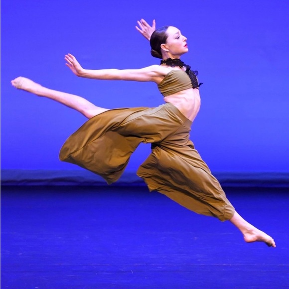 Kelle dance costume.  Large child size - Picture 4 of 4